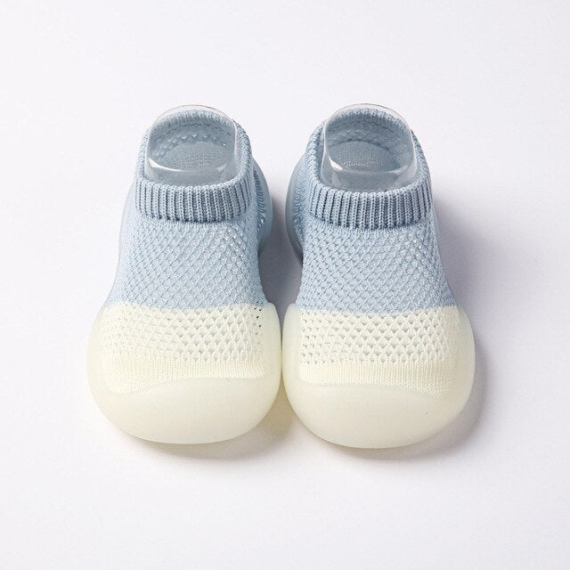 baby-sneakers-first-shoes.jpg